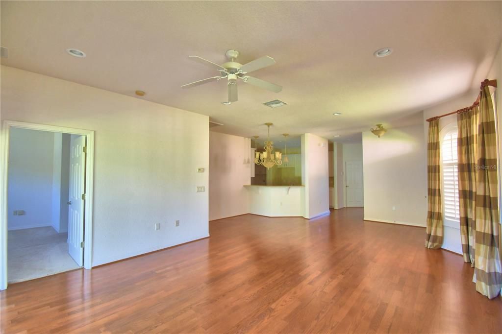 En Venta: $198,900 (2 camas, 2 baños, 1316 Pies cuadrados)