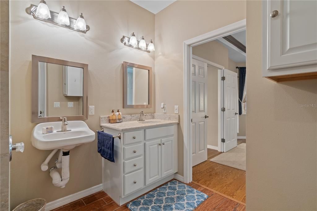 For Sale: $289,900 (3 beds, 2 baths, 1393 Square Feet)