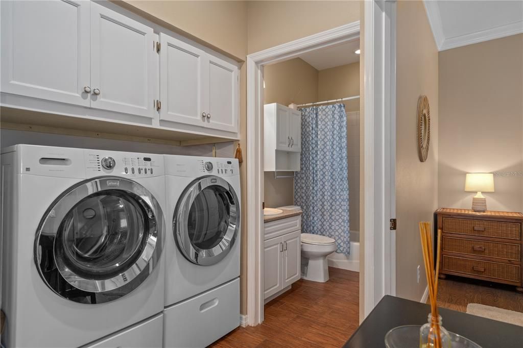 For Sale: $289,900 (3 beds, 2 baths, 1393 Square Feet)