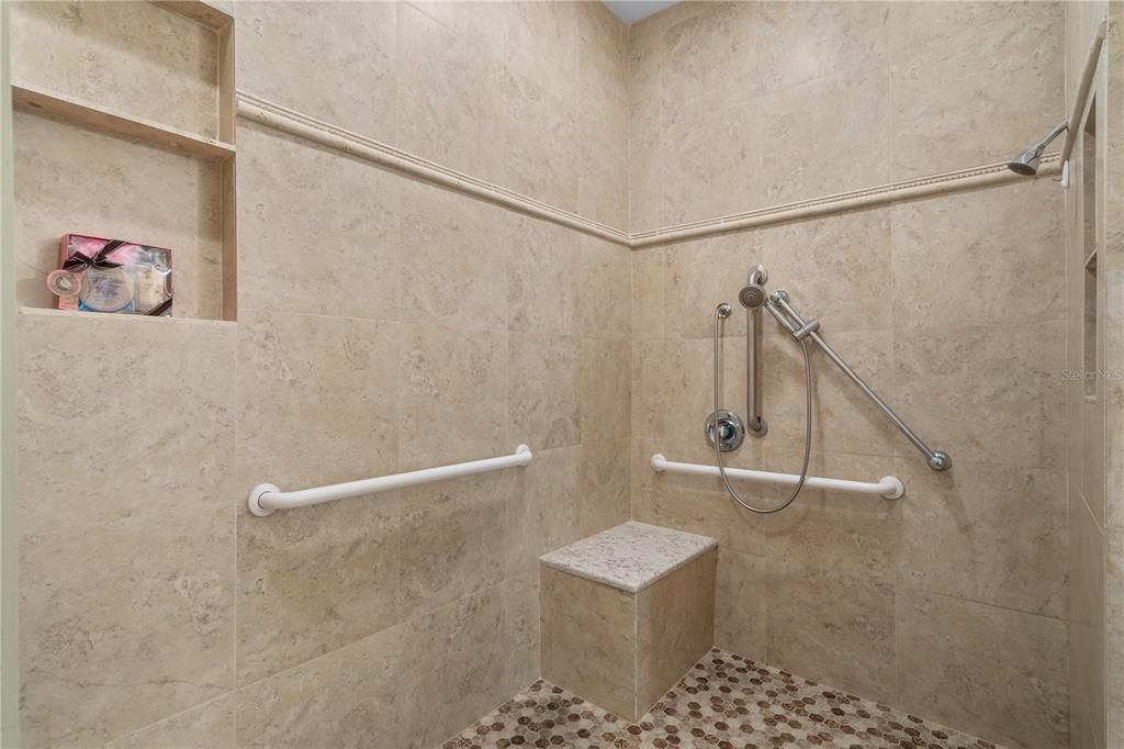 For Sale: $289,900 (3 beds, 2 baths, 1393 Square Feet)