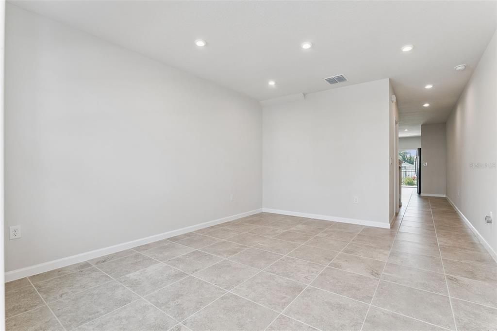 For Rent: $2,150 (3 beds, 2 baths, 1624 Square Feet)