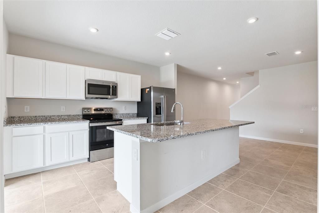 For Rent: $2,150 (3 beds, 2 baths, 1624 Square Feet)