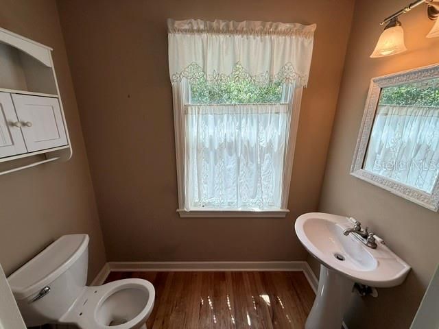 На продажу: $259,900 (3 спален, 1 ванн, 2010 Квадратных фут)
