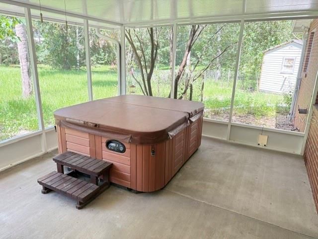 На продажу: $259,900 (3 спален, 1 ванн, 2010 Квадратных фут)