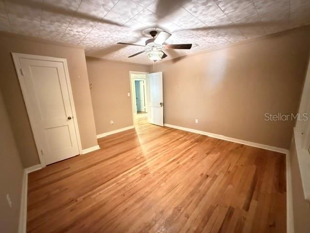 На продажу: $259,900 (3 спален, 1 ванн, 2010 Квадратных фут)