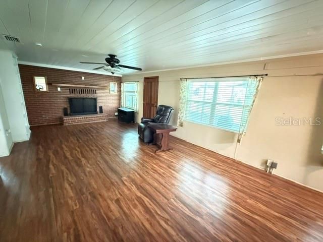 На продажу: $259,900 (3 спален, 1 ванн, 2010 Квадратных фут)