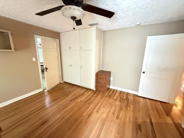На продажу: $259,900 (3 спален, 1 ванн, 2010 Квадратных фут)