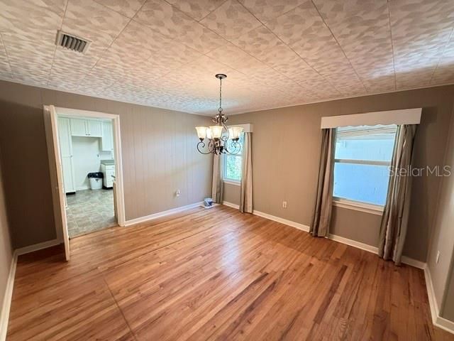 На продажу: $259,900 (3 спален, 1 ванн, 2010 Квадратных фут)