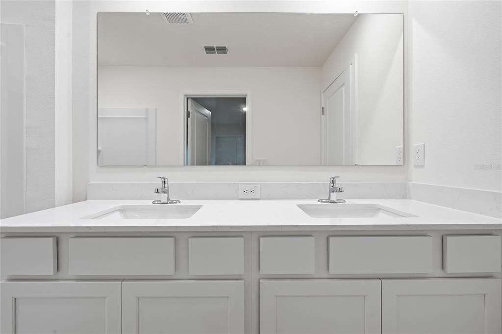 For Rent: $2,300 (4 beds, 2 baths, 1665 Square Feet)
