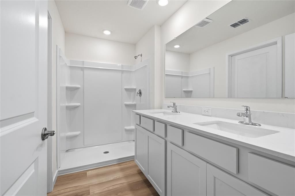 For Rent: $2,300 (4 beds, 2 baths, 1665 Square Feet)
