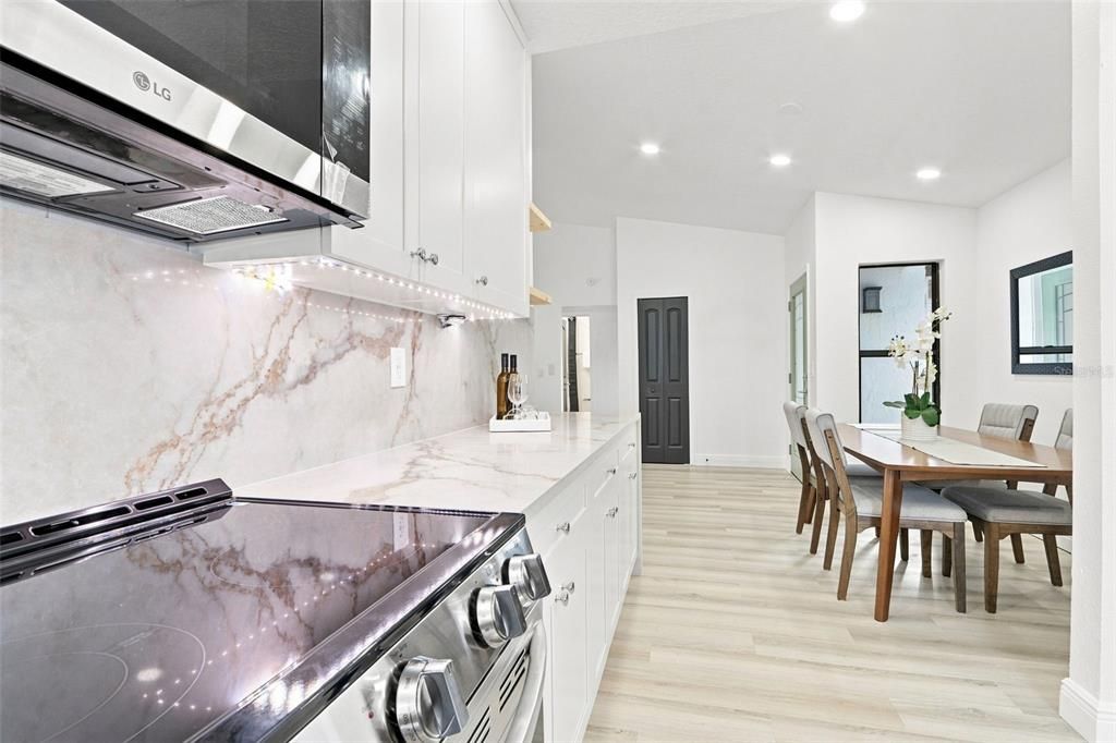 For Sale: $425,000 (3 beds, 2 baths, 1228 Square Feet)