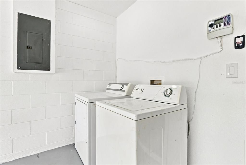 For Sale: $425,000 (3 beds, 2 baths, 1228 Square Feet)