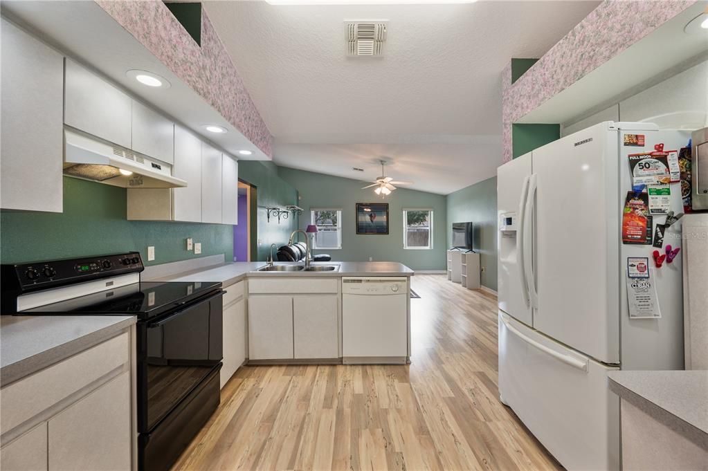 For Sale: $340,000 (3 beds, 2 baths, 1646 Square Feet)