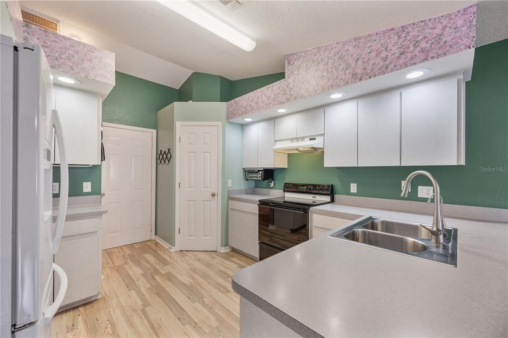 For Sale: $340,000 (3 beds, 2 baths, 1646 Square Feet)