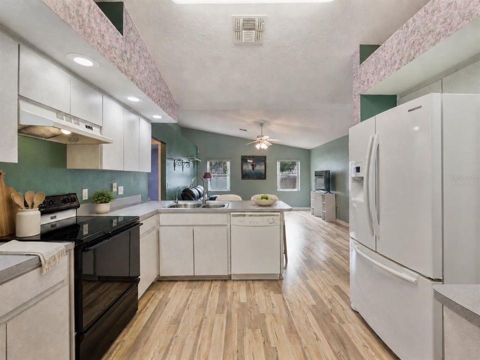For Sale: $340,000 (3 beds, 2 baths, 1646 Square Feet)