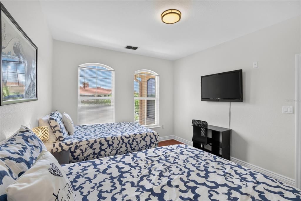 For Sale: $245,000 (2 beds, 2 baths, 1230 Square Feet)