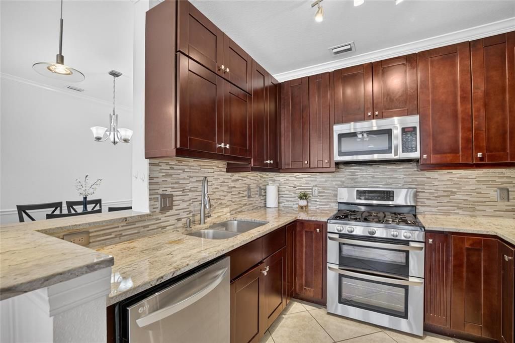 For Sale: $245,000 (2 beds, 2 baths, 1230 Square Feet)