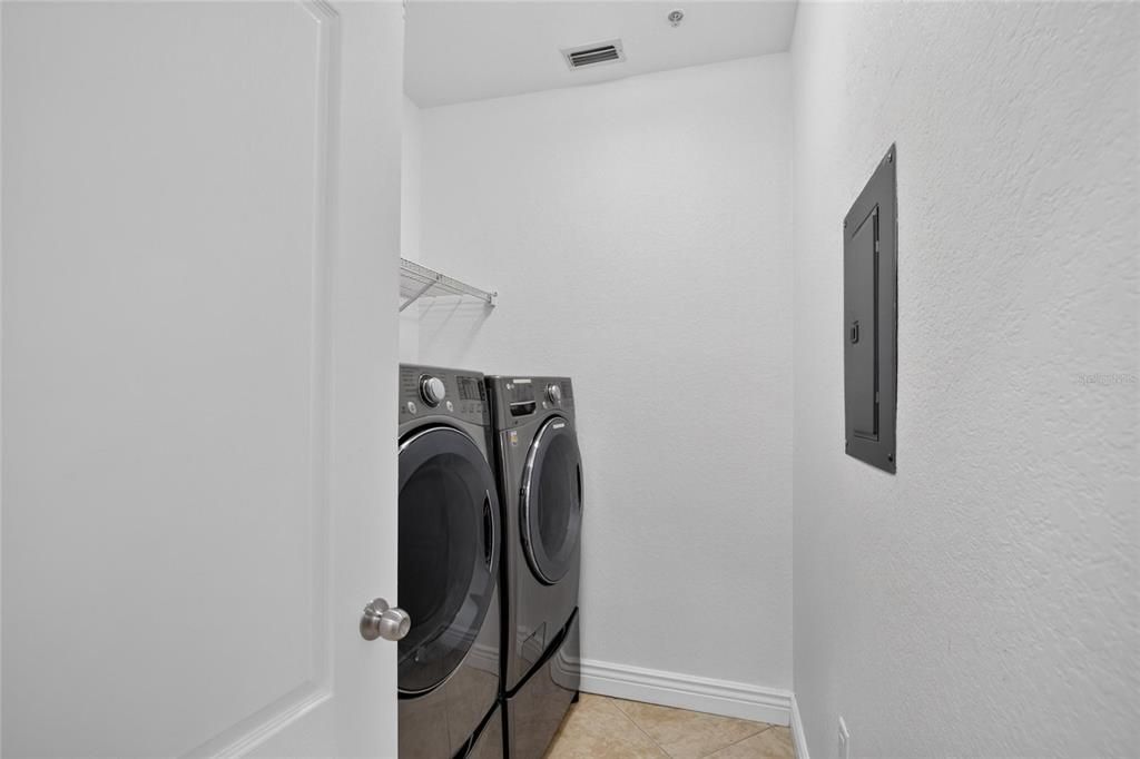 For Sale: $245,000 (2 beds, 2 baths, 1230 Square Feet)