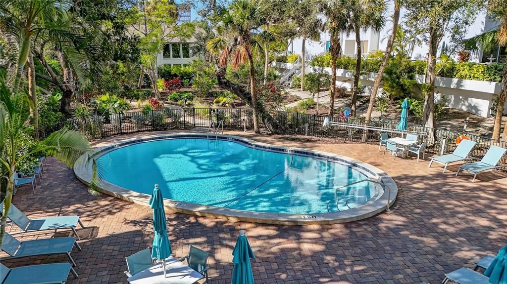 For Sale: $669,000 (2 beds, 2 baths, 1083 Square Feet)