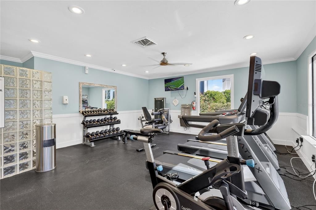 For Sale: $669,000 (2 beds, 2 baths, 1083 Square Feet)