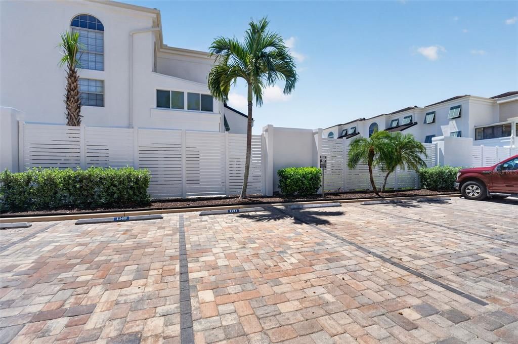 For Sale: $669,000 (2 beds, 2 baths, 1083 Square Feet)