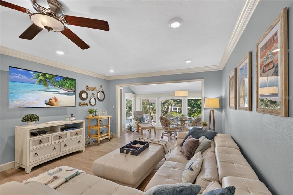 For Sale: $669,000 (2 beds, 2 baths, 1083 Square Feet)