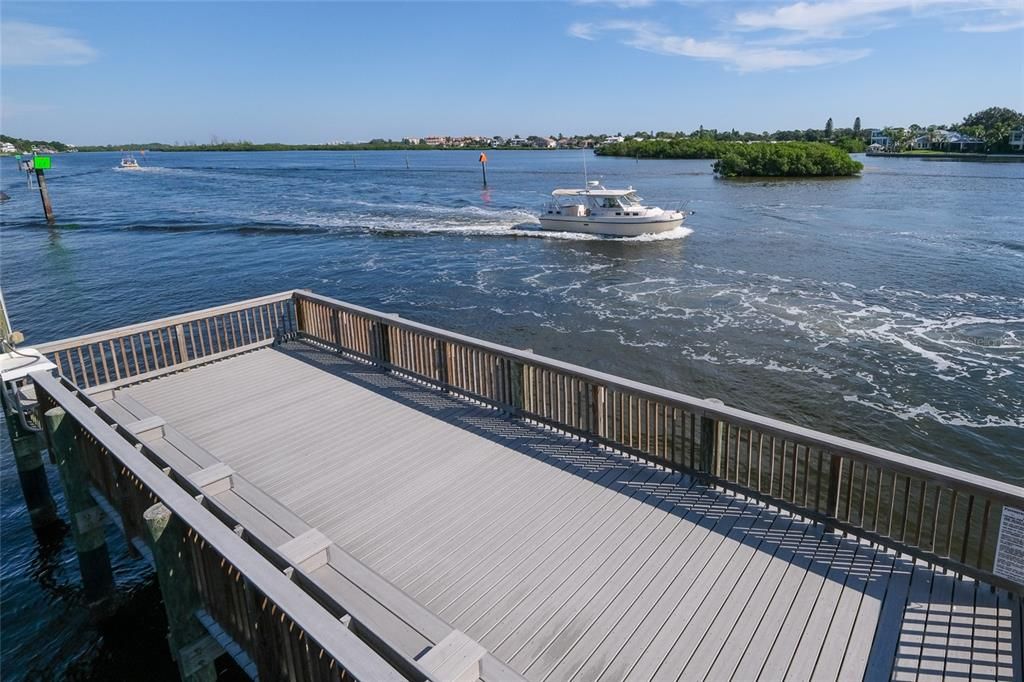 For Sale: $669,000 (2 beds, 2 baths, 1083 Square Feet)