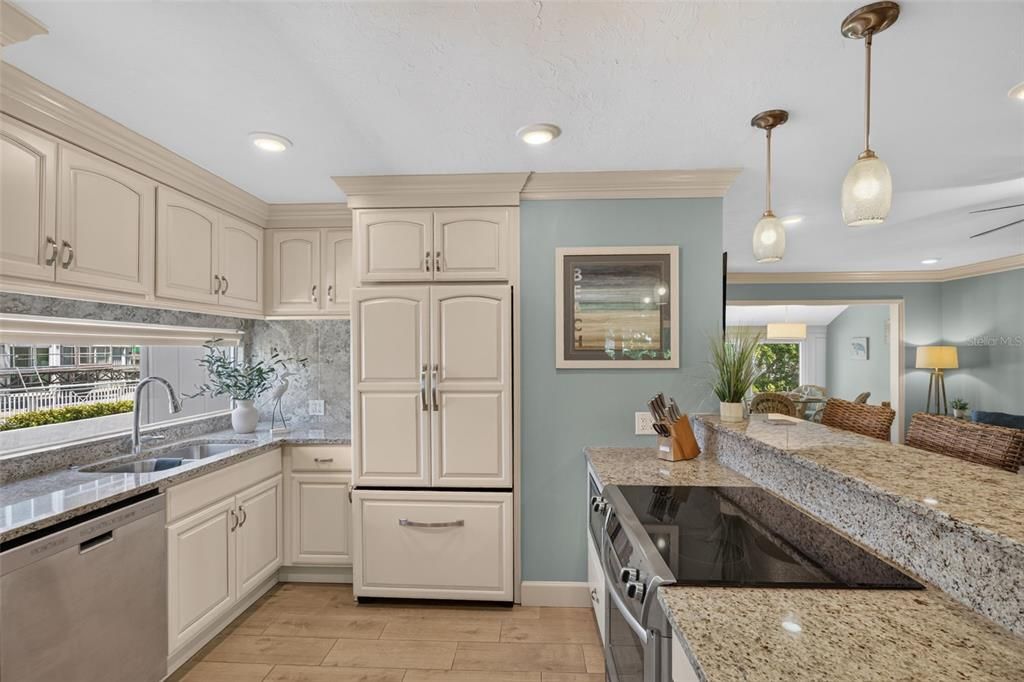 For Sale: $669,000 (2 beds, 2 baths, 1083 Square Feet)