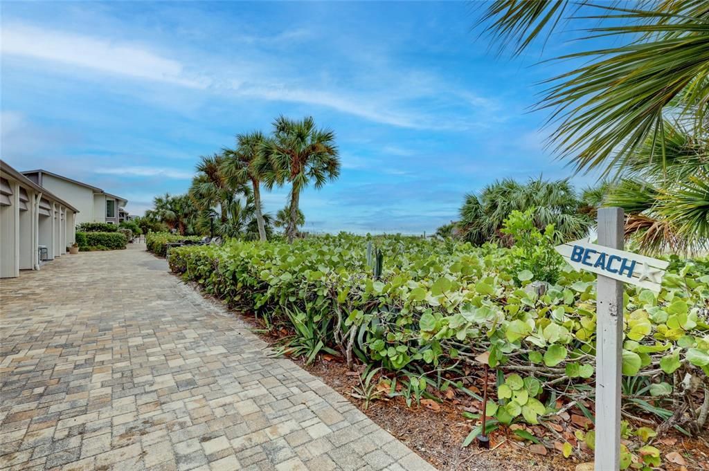 For Sale: $669,000 (2 beds, 2 baths, 1083 Square Feet)