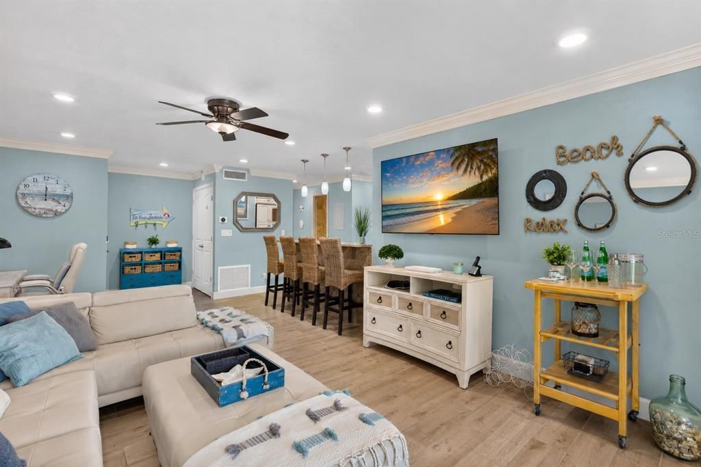 For Sale: $669,000 (2 beds, 2 baths, 1083 Square Feet)