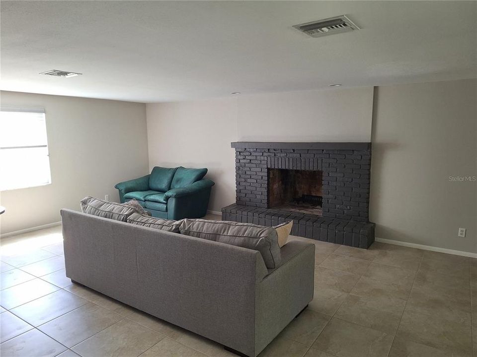 For Rent: $3,250 (3 beds, 2 baths, 1864 Square Feet)