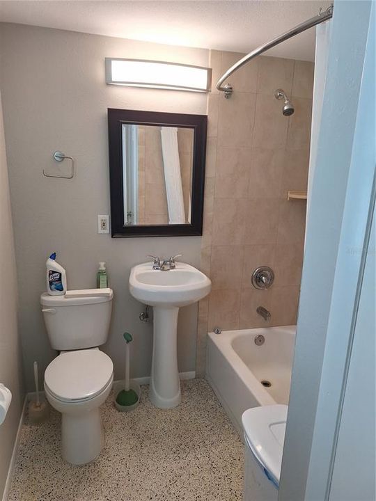 For Rent: $3,250 (3 beds, 2 baths, 1864 Square Feet)