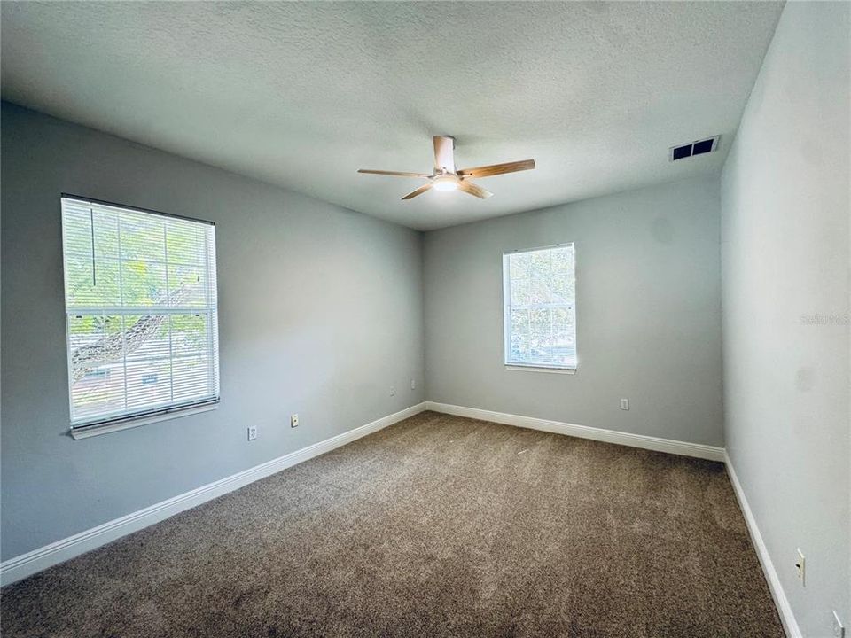 For Sale: $229,900 (2 beds, 1 baths, 966 Square Feet)