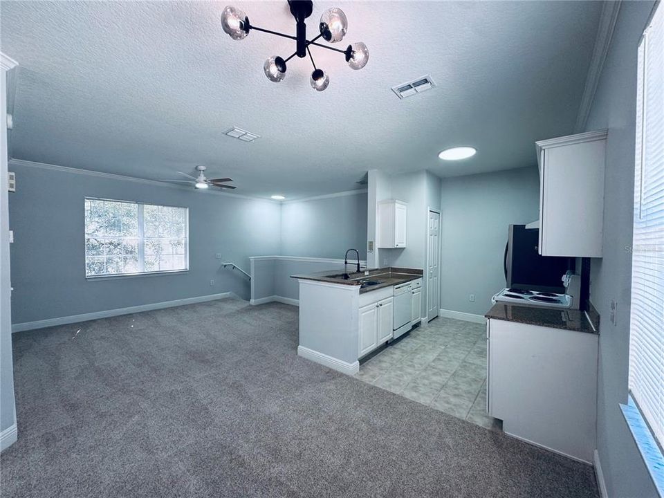 For Sale: $229,900 (2 beds, 1 baths, 966 Square Feet)