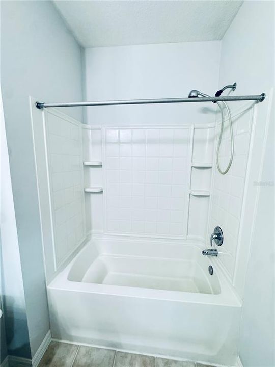 For Sale: $229,900 (2 beds, 1 baths, 966 Square Feet)