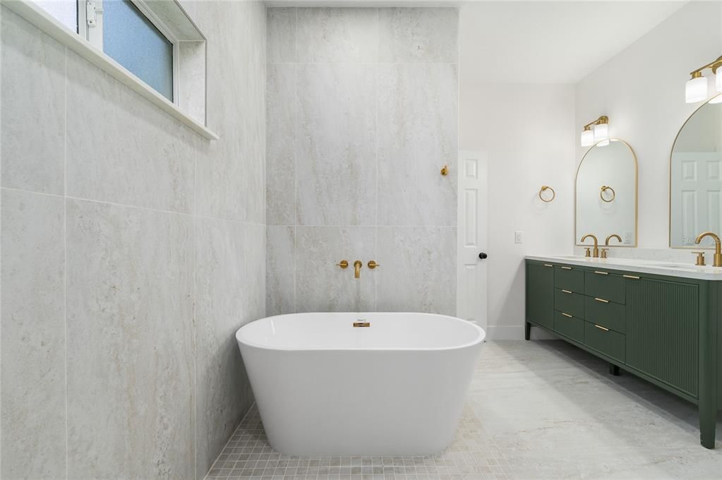 For Sale: $640,000 (4 beds, 3 baths, 2420 Square Feet)