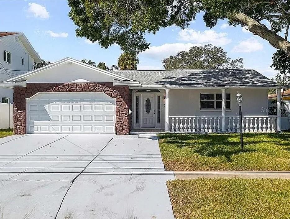 En Renta: $4,400 (5 camas, 3 baños, 1828 Pies cuadrados)