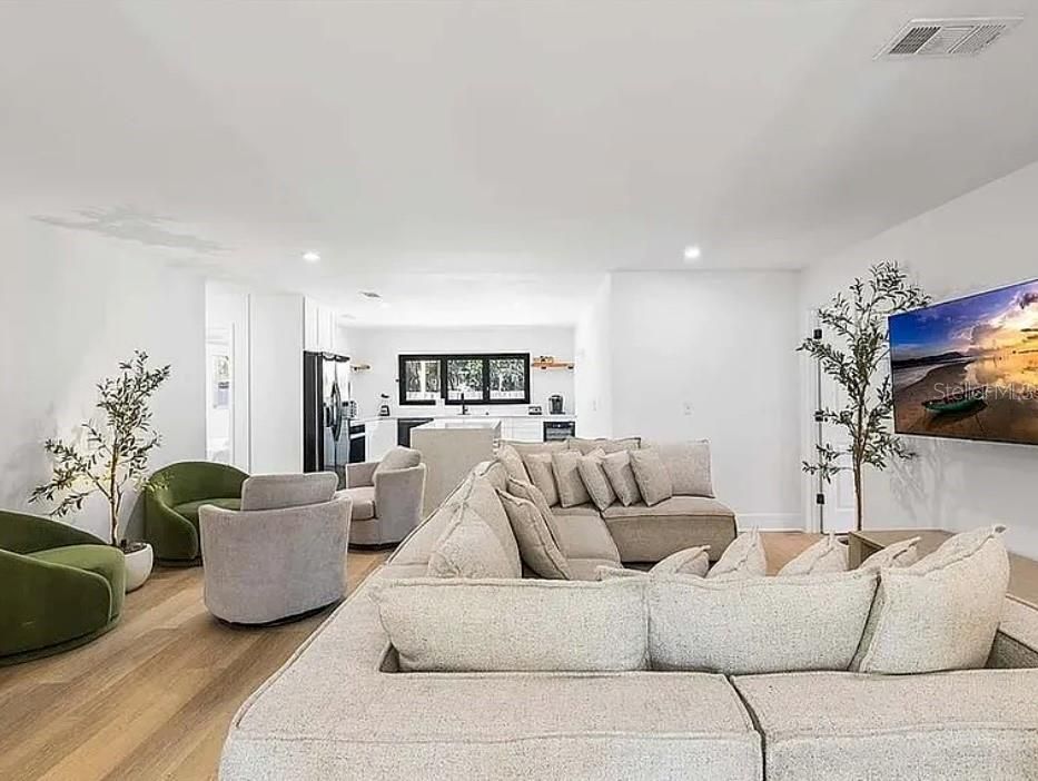 En Renta: $4,400 (5 camas, 3 baños, 1828 Pies cuadrados)