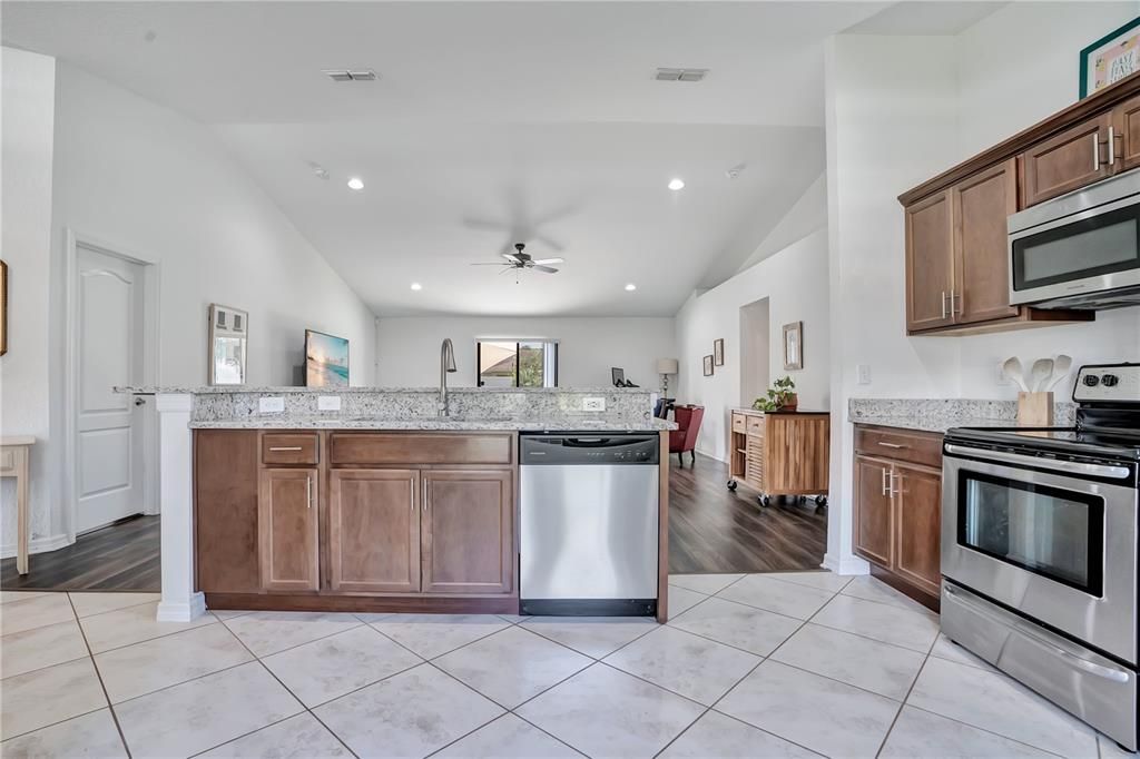 En Venta: $325,000 (3 camas, 2 baños, 1771 Pies cuadrados)