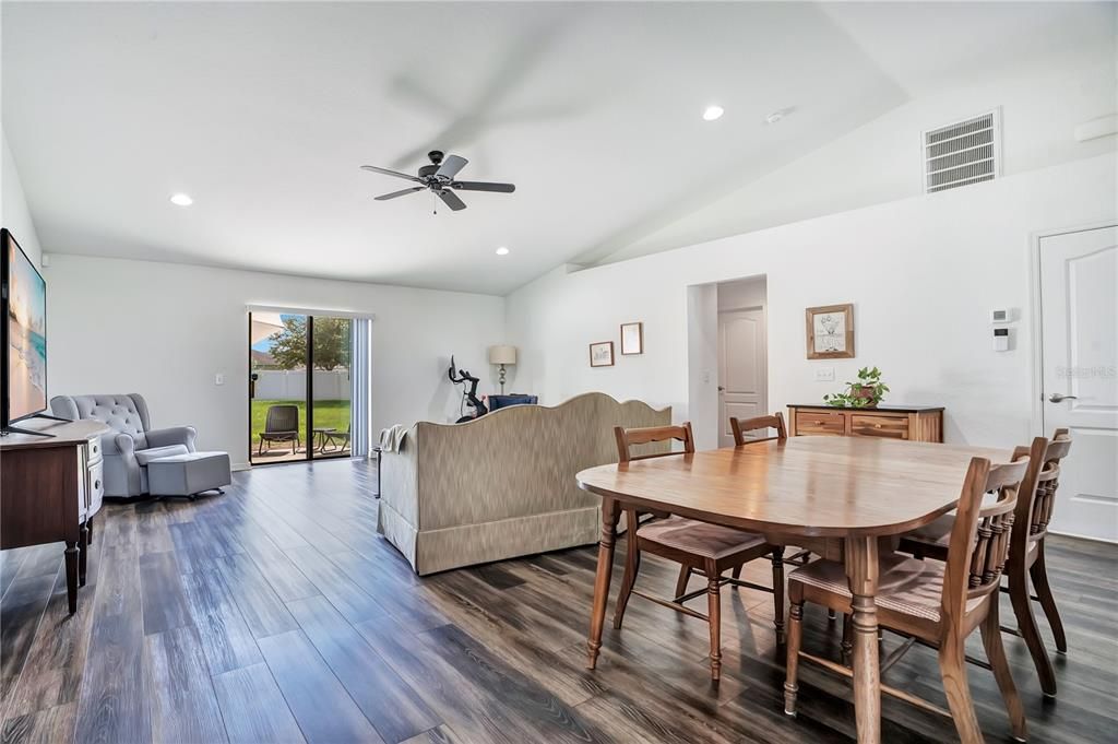 En Venta: $325,000 (3 camas, 2 baños, 1771 Pies cuadrados)
