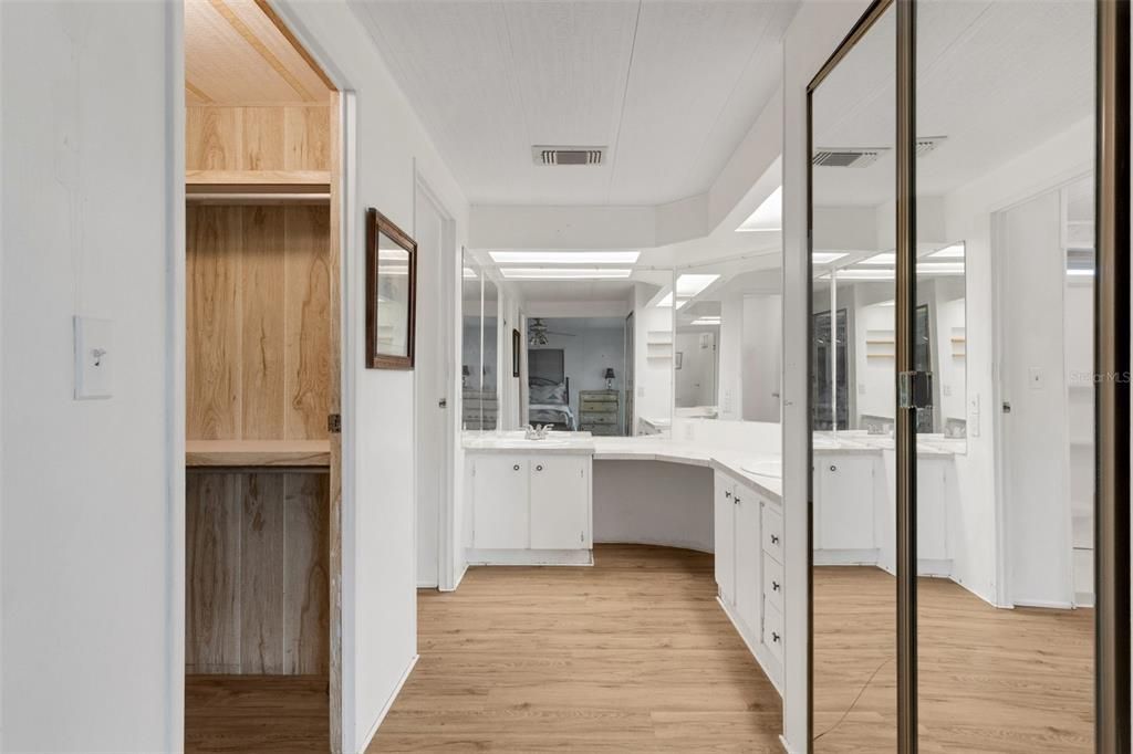 На продажу: $129,900 (2 спален, 2 ванн, 1344 Квадратных фут)
