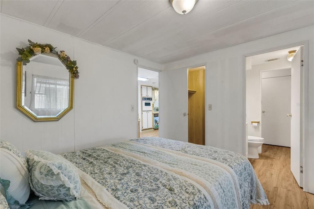На продажу: $129,900 (2 спален, 2 ванн, 1344 Квадратных фут)