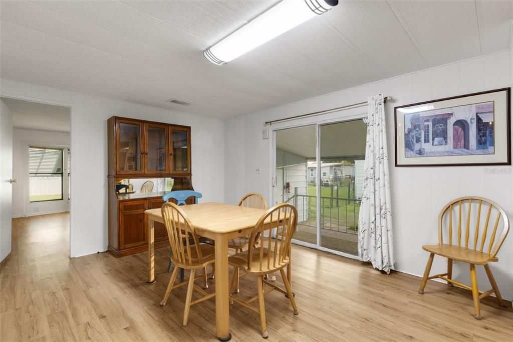 На продажу: $129,900 (2 спален, 2 ванн, 1344 Квадратных фут)