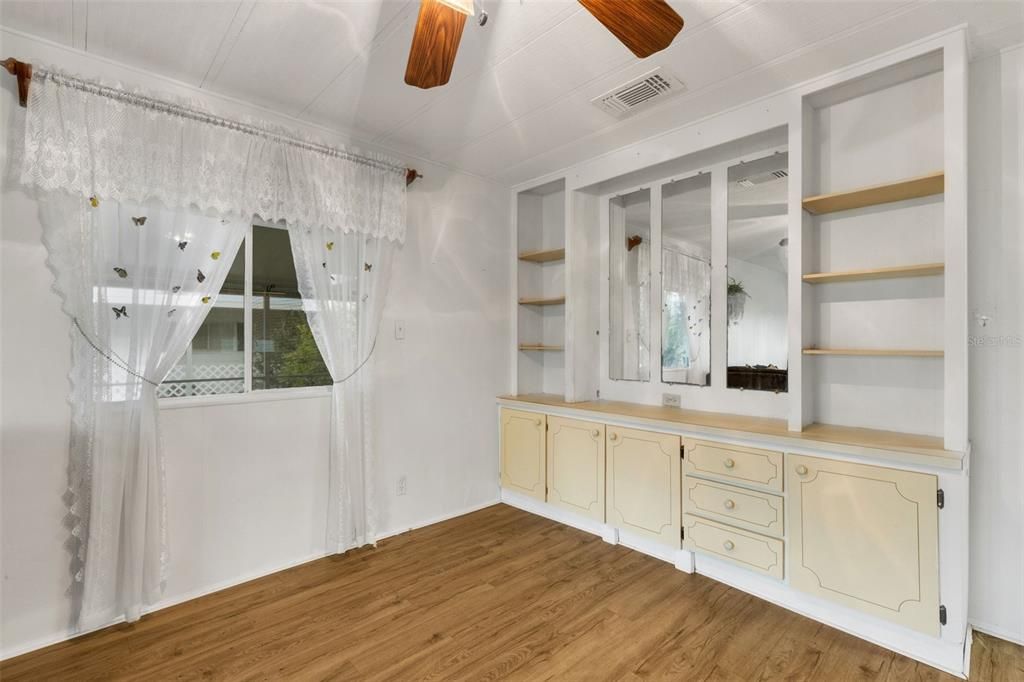 На продажу: $129,900 (2 спален, 2 ванн, 1344 Квадратных фут)