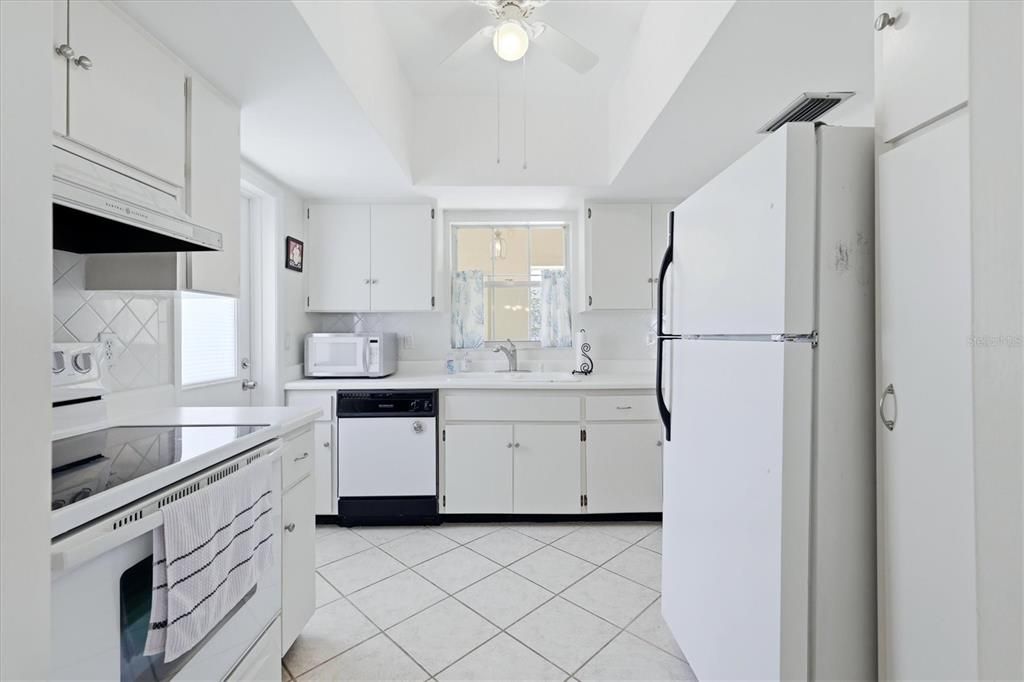 For Sale: $229,900 (2 beds, 2 baths, 1155 Square Feet)