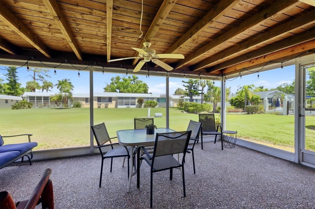 For Sale: $229,900 (2 beds, 2 baths, 1155 Square Feet)
