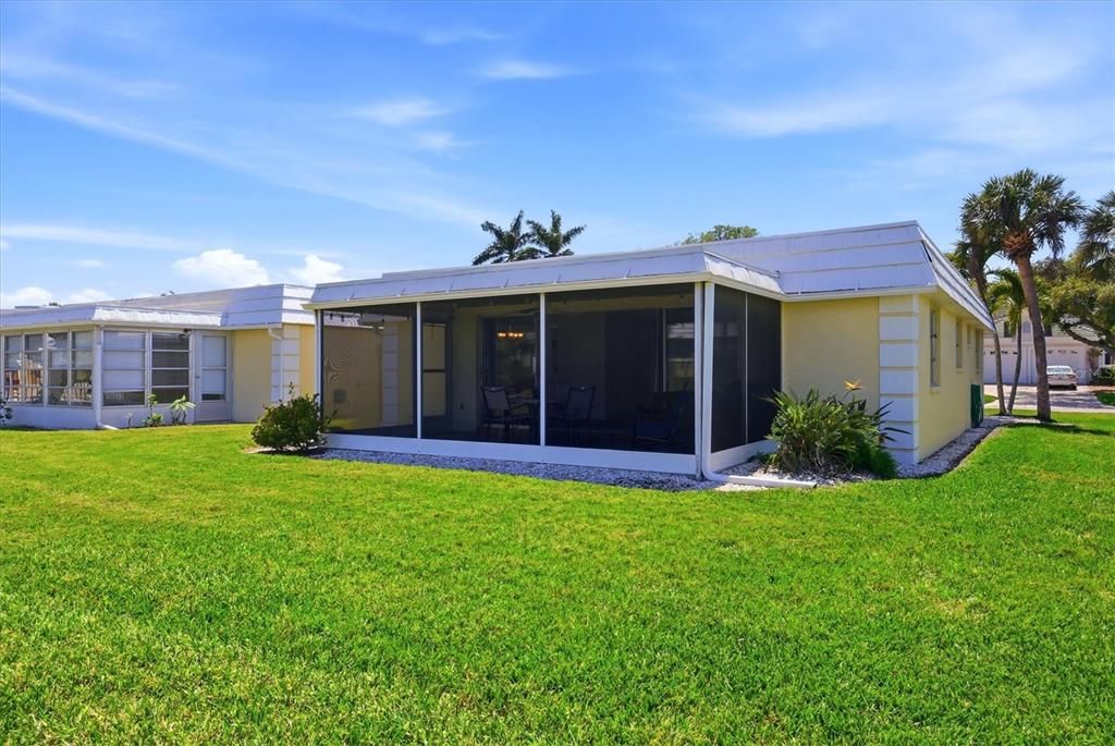 For Sale: $229,900 (2 beds, 2 baths, 1155 Square Feet)