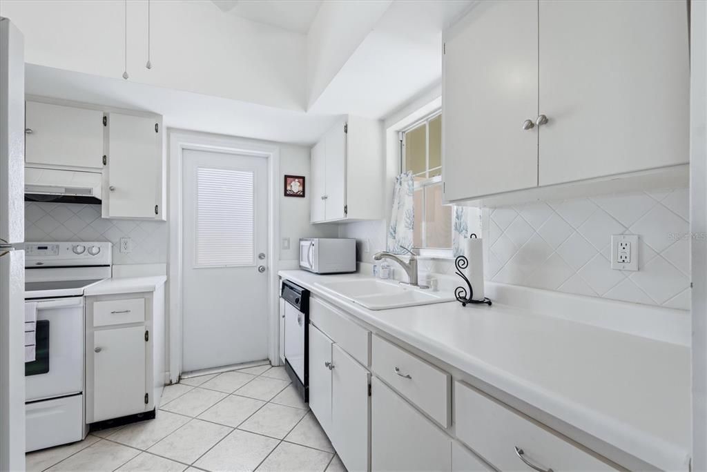For Sale: $229,900 (2 beds, 2 baths, 1155 Square Feet)