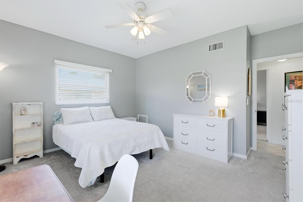 For Sale: $229,900 (2 beds, 2 baths, 1155 Square Feet)