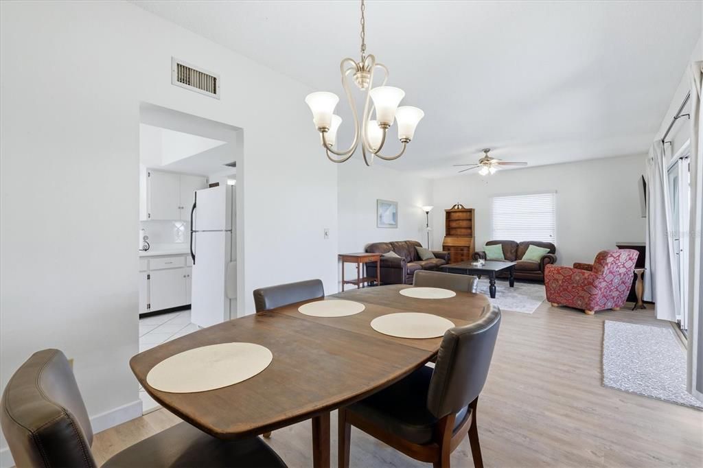 For Sale: $229,900 (2 beds, 2 baths, 1155 Square Feet)